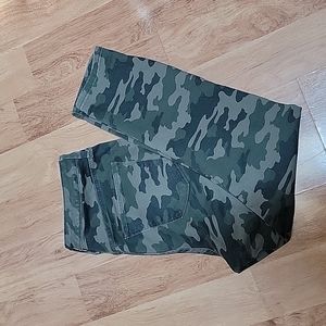 Universal Thread Camo Jeans